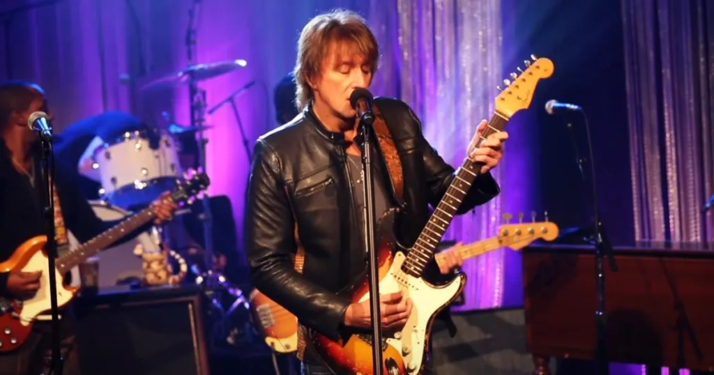 Richie Sambora aconselha guitarristas iniciantes e revela influência de Jimi Hendrix Richie Sambora fala sobre evolução na guitarra e destaca importância dos fundamentos