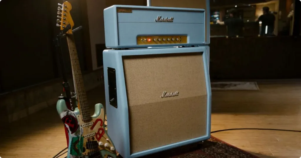 Marshall apresenta amplificador signature de Billie Joe Armstrong inspirado em sua primeira guitarra e no álbum Dookie.