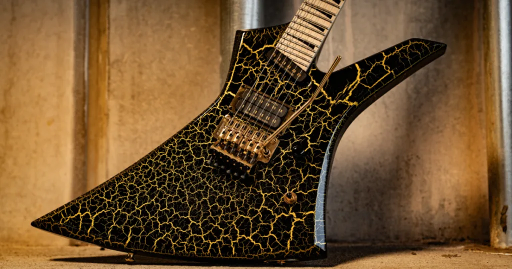 Jackson lança guitarra signature de Brandon Ellis com 27 trastes para solos extremos Nova Kelly Signature promete velocidade, estabilidade e timbre de alto ganho para guitarristas exigentes.