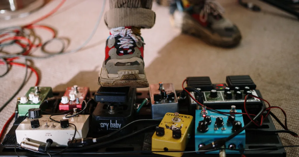 Mercado de pedais cresce em 2026 mesmo com avanço dos modeladores, revela Reverb Segundo a Reverb, guitarristas continuam investindo em pedais analógicos mesmo adotando rigs com modeladores.