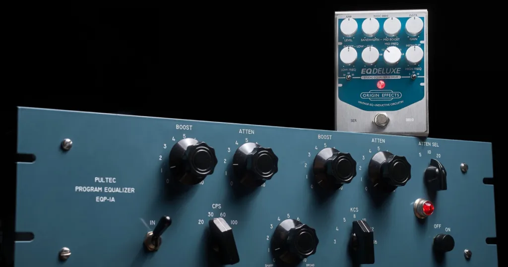 Novo Origin Effects EQDELUXE recria o lendário equalizador Pultec EQP-1A em formato de pedal para guitarra e baixo.
