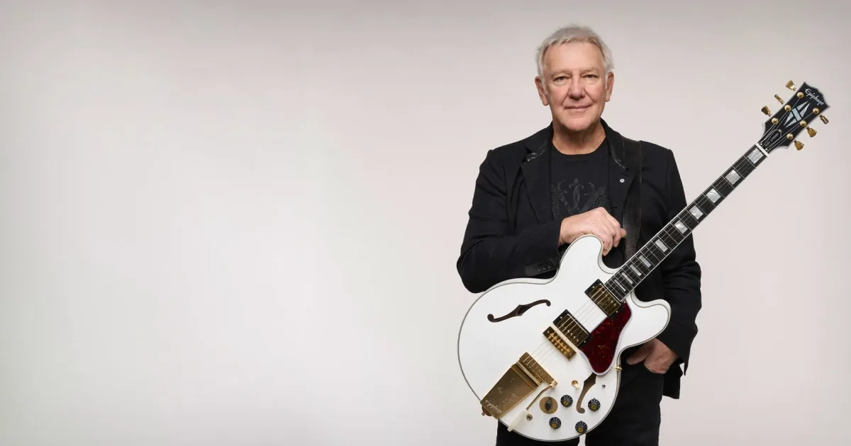 Alex Lifeson explica como os intetizadores mudaram o equilíbrio sonoro do Rush