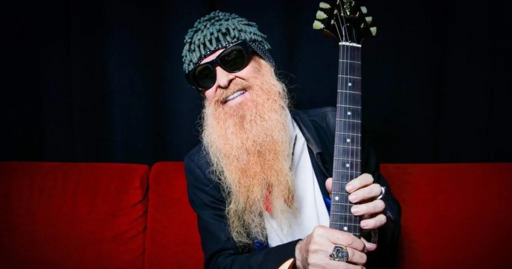 Sorte ou oportunidade? Billy Gibbons descobriu uma guitarrista no YouTube e ligou para uma loja atrás dela