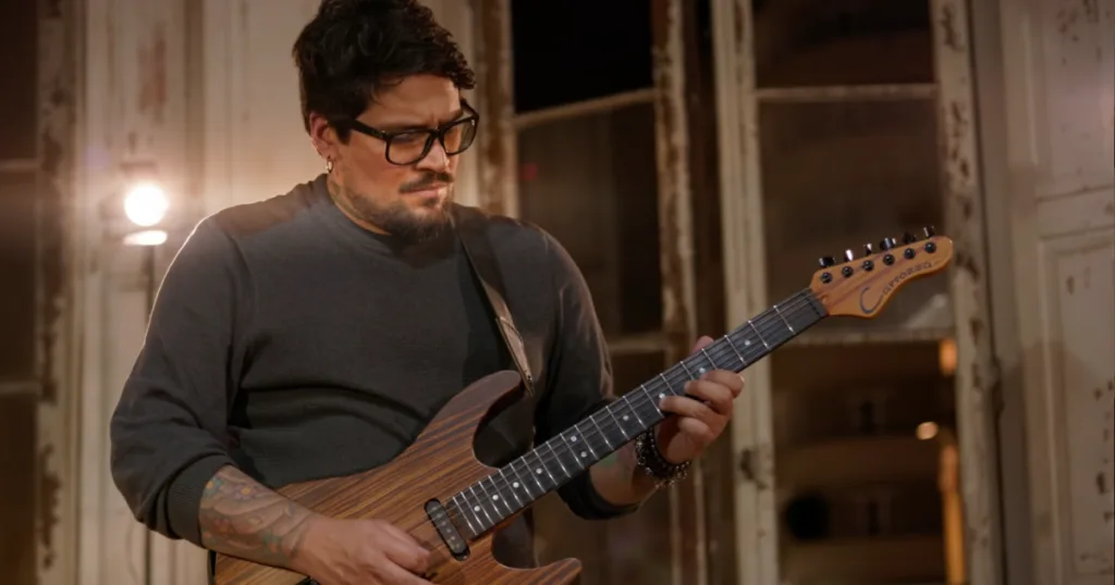 Felipe Lhamas fala sobre timbre e session playing no novo episódio do Guitarload Talks Felie Lhamas fala sobre carreira, timbres e eequipamentos no Guitarload Talks.