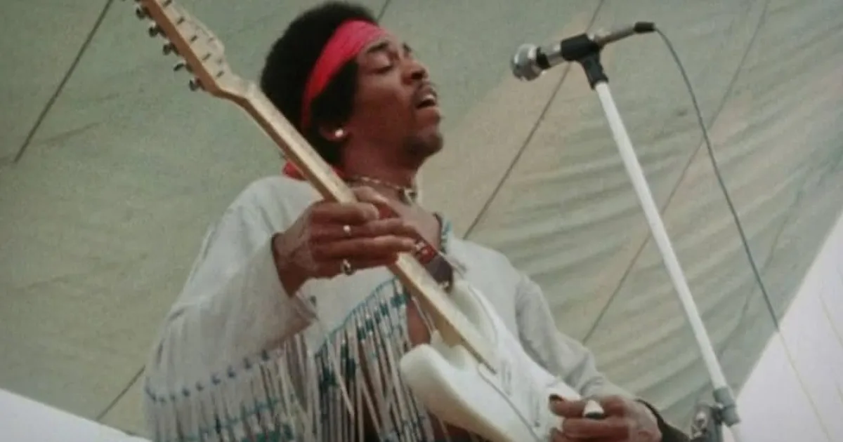 Imagens inéditas de Jimi Hendrix em Woodstock revelam o show histórico visto de dentro do palco
