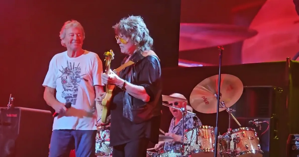 Ritchie Blackmore volta a fazer um som com o Deep Purple após 33 anos e toca “Smoke on the Water”