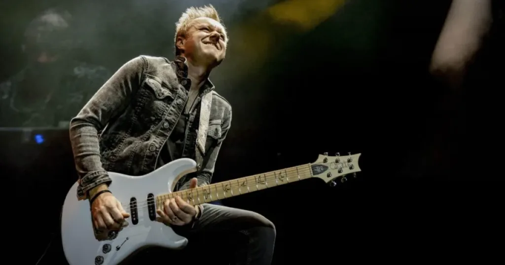 Simon McBride conta como foi dividir o palco do Deep Purple com Ritchie Blackmore Simon McBride acompanhou Ritchie Blackmore em “Smoke on the Water” durante o reencontro do guitarrista com o Deep Purple após 33 anos.