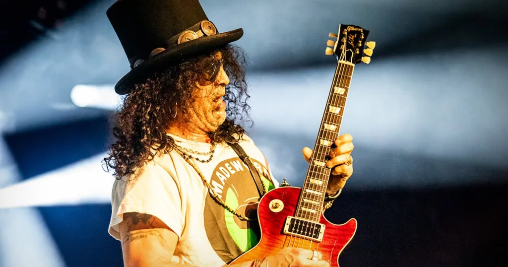 Slash reconhece a força da internet no aprendizado, mas valoriza o método tradicional para a percepção musical