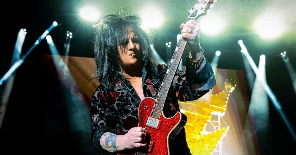 Steve Stevens defende que guitarra precisa entreter, não apenas impressionar tecnicamente