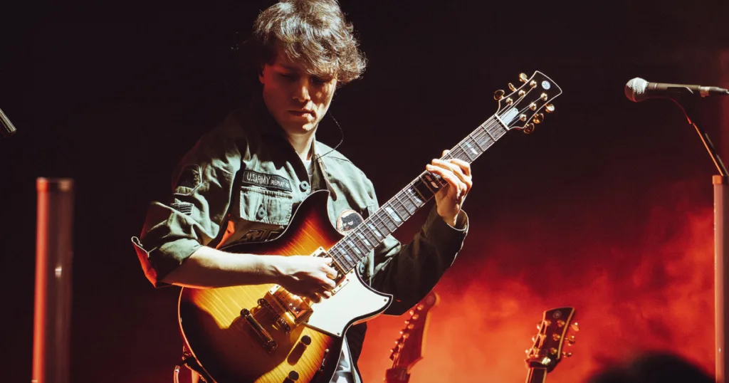 Les Paul ou Revstar? Matteo Mancuso explica por que a ergonomia venceu “Minhas costas doem muito”: Matteo Mancuso revela por que prefere a Yamaha Revstar