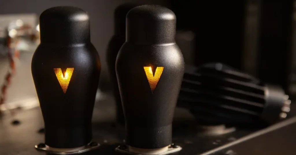 Novo Verellen Octal usa estado sólido no lugar de válvulas de potência e chega como alternativa para guitarristas que vivem na estrada.