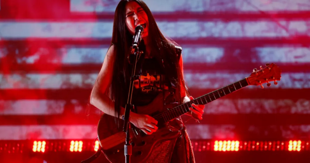 Guitarrista tailandesa de 16 anos faz história ao vencer o America’s Got Talent e subir ao palco com o Linkin Park Nene Royal, de 16 anos, venceu o America’s Got Talent e ainda tocou com Linkin Park e The Warning. Confira como foi a final histórica.