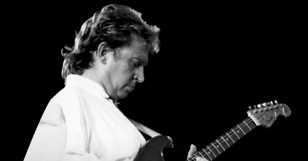 Ex-integrante do The Police credita influências de Robert Fripp e da guitarra clássica à criação da linha que ajudou a definir o maior sucesso da banda.