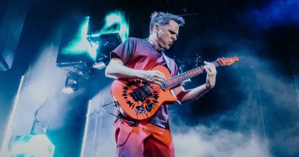 Matt Bellamy transformou a fabricante de suas guitarras em um negócio e quer expandir a Manson Guitar Works Matt Bellamy expande os negócios da Manson Guitar Works
