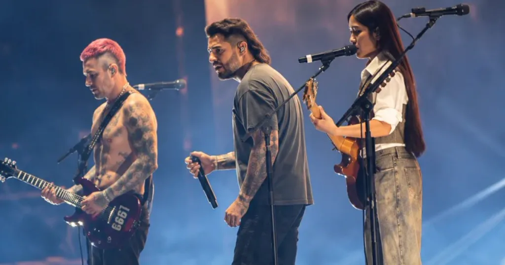 Aos 16 anos, Nene Royal abriu o show do Avenged Sevenfold em Singapura e voltou ao palco para tocar dois clássicos com a banda.