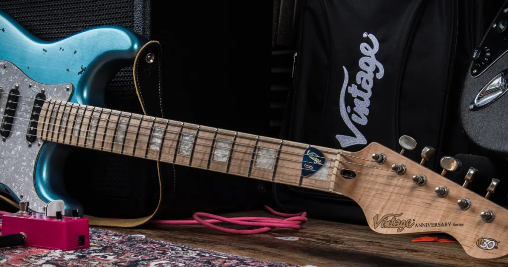 Vintage, marca de guitarras acessíveis, escapa do fechamento e inicia nova fase sob comando alemão Vintage Guitars é adquirida pela alemã Musik Wein após risco de fechamento e ganha nova fase sob comando de Ralf Rohrbach.